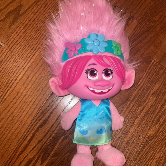 Dreamworks TrollsTopia Color Poppin Poppy - Picture 2 of 3